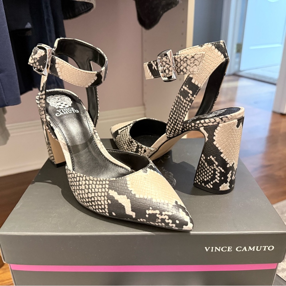 Vince Camuto Black and Cream snakeskin print Heels